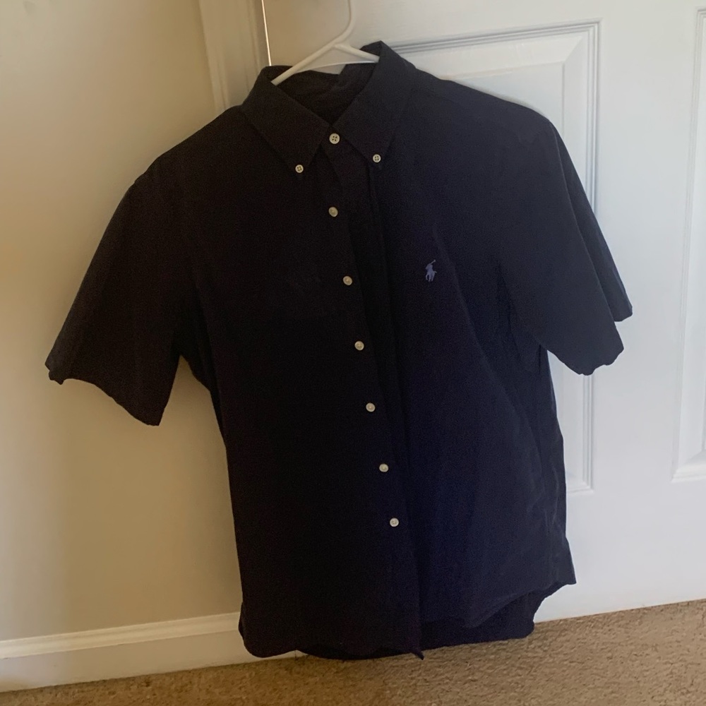 Short sleeve button down Ralph Lauren. In Good condition